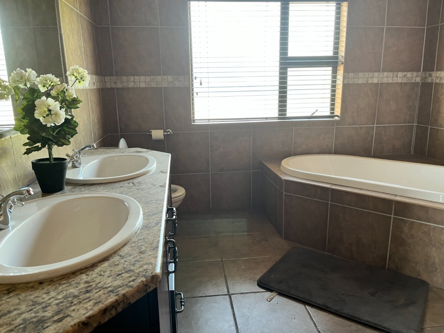 4 Bedroom Property for Sale in Vanderbijlpark SW 5 Gauteng