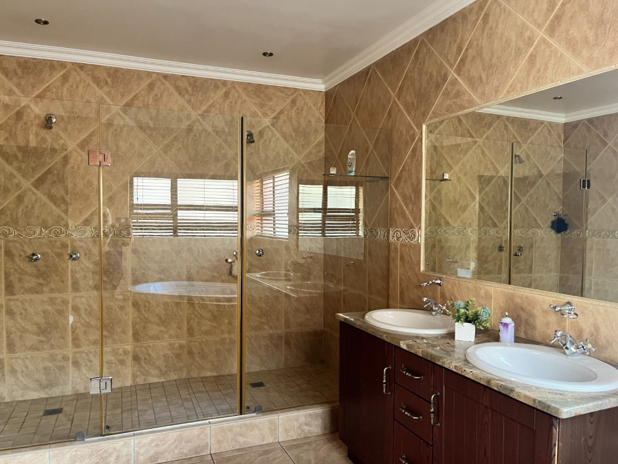 4 Bedroom Property for Sale in Vanderbijlpark SW 5 Gauteng