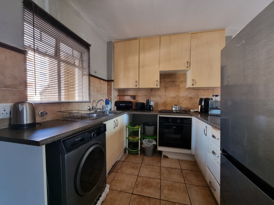 2 Bedroom Property for Sale in Die Hoewes Gauteng