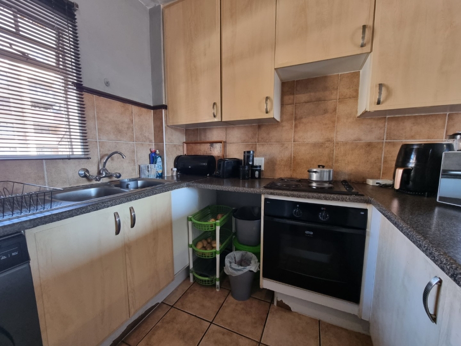 2 Bedroom Property for Sale in Die Hoewes Gauteng