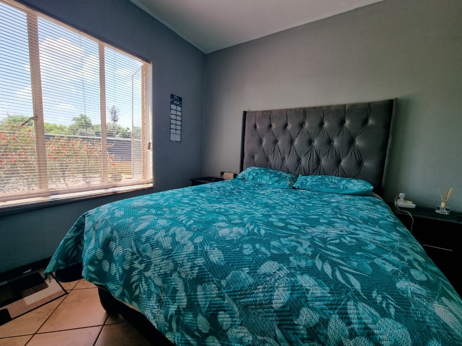 2 Bedroom Property for Sale in Die Hoewes Gauteng