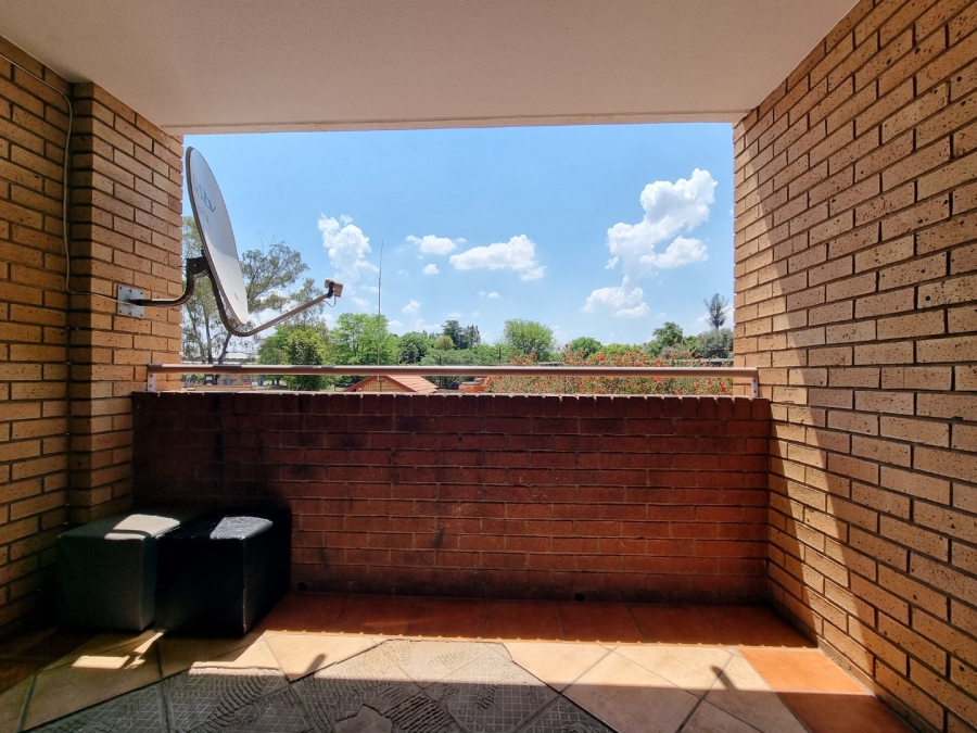 2 Bedroom Property for Sale in Die Hoewes Gauteng