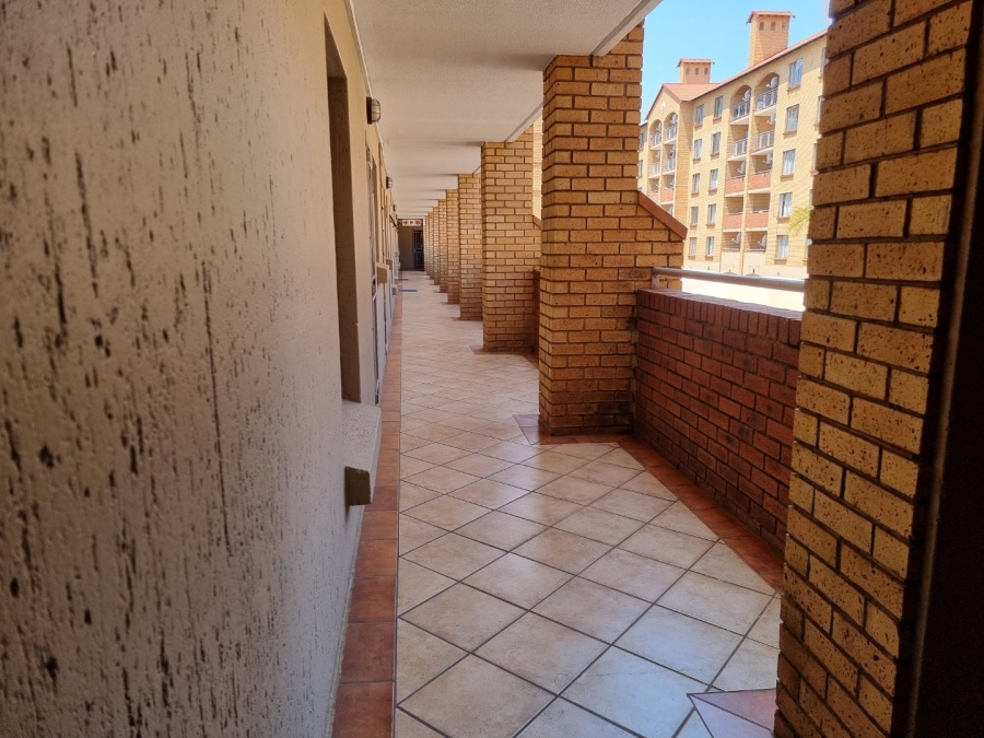 2 Bedroom Property for Sale in Die Hoewes Gauteng