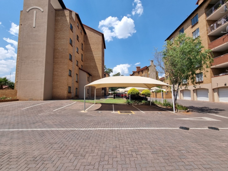 2 Bedroom Property for Sale in Die Hoewes Gauteng