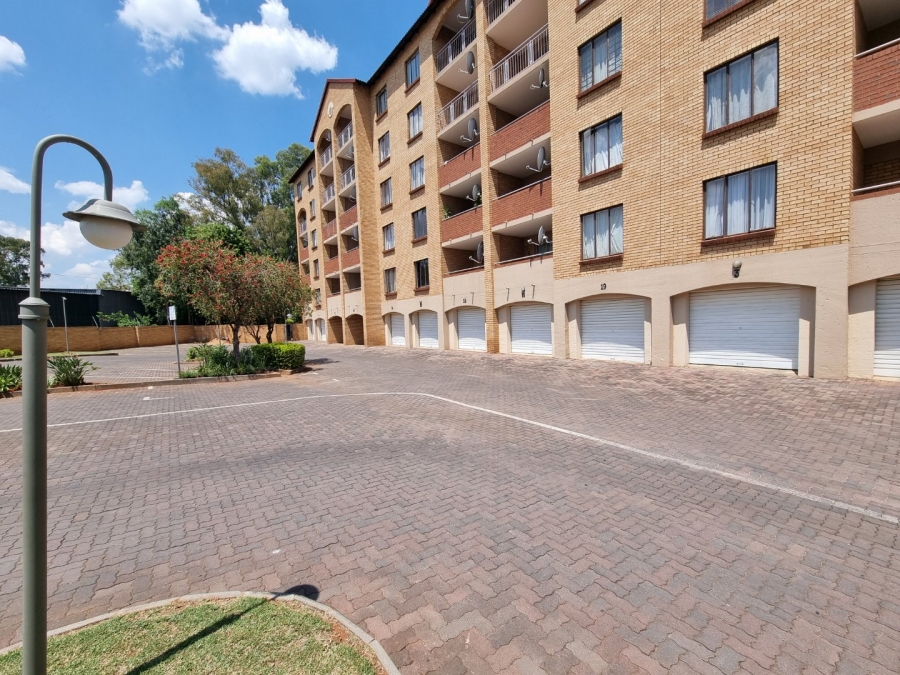2 Bedroom Property for Sale in Die Hoewes Gauteng