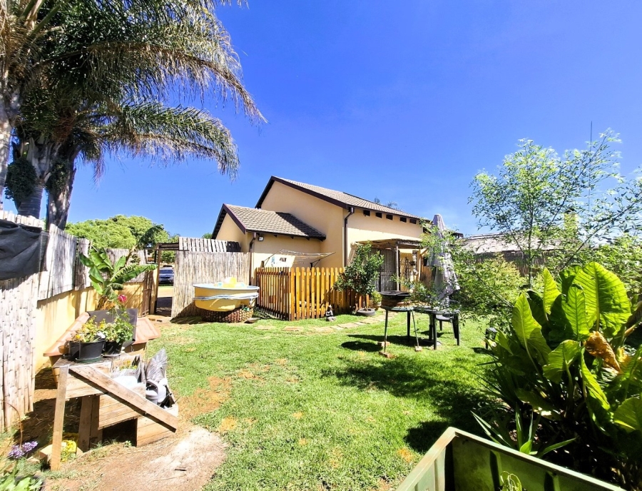 To Let 2 Bedroom Property for Rent in Equestria Gauteng