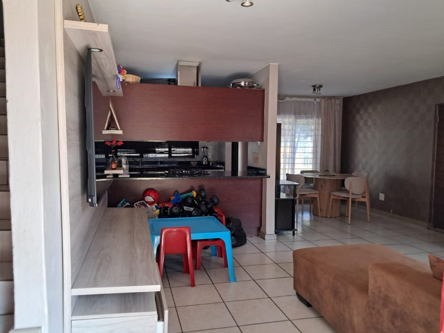 2 Bedroom Property for Sale in Vorna Valley Gauteng