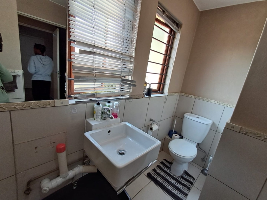 2 Bedroom Property for Sale in Vorna Valley Gauteng
