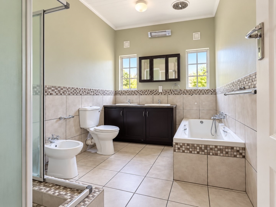 4 Bedroom Property for Sale in Three Rivers Proper Gauteng