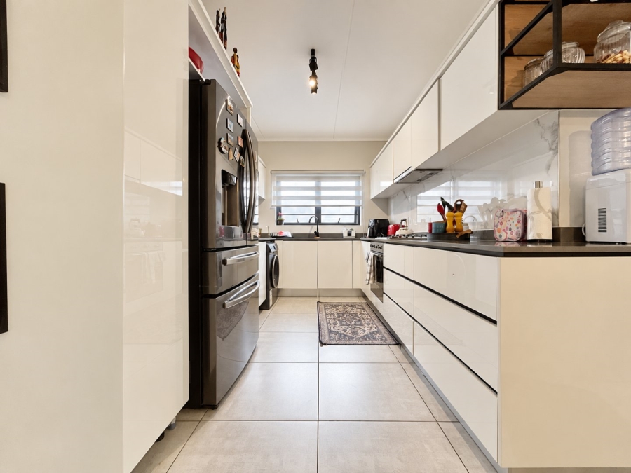 To Let 3 Bedroom Property for Rent in Waterfall Gauteng