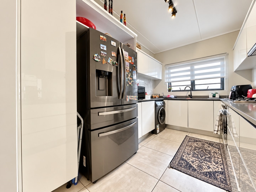 To Let 3 Bedroom Property for Rent in Waterfall Gauteng