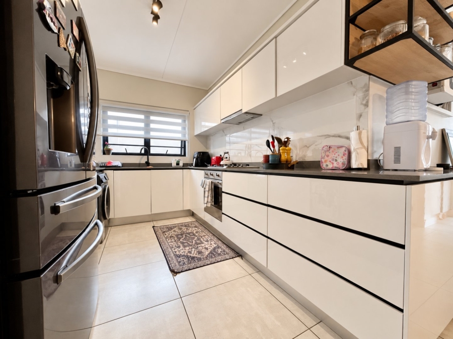 To Let 3 Bedroom Property for Rent in Waterfall Gauteng