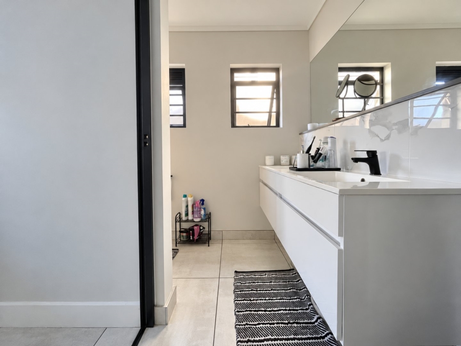 To Let 3 Bedroom Property for Rent in Waterfall Gauteng