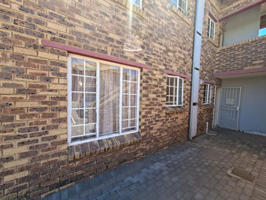 2 Bedroom Property for Sale in Noordwyk Gauteng
