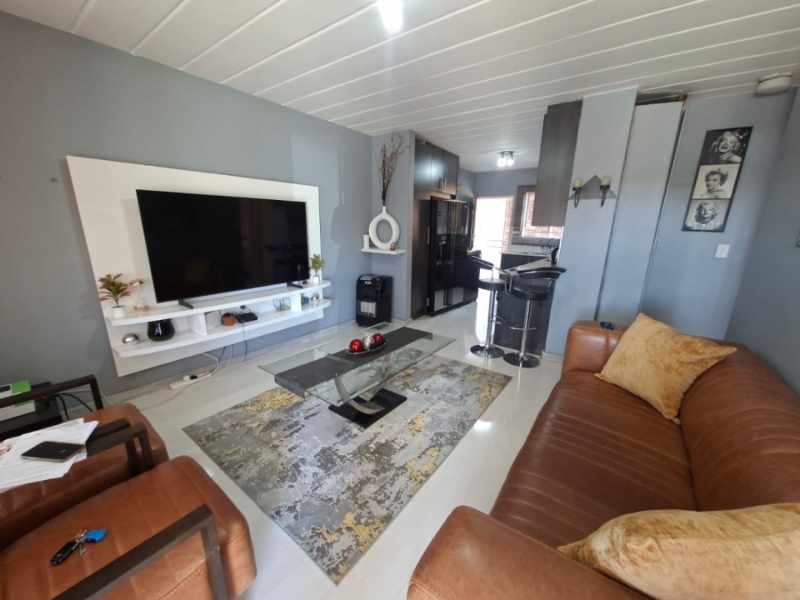2 Bedroom Property for Sale in Noordwyk Gauteng