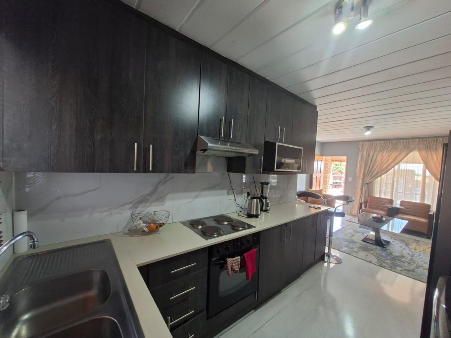 2 Bedroom Property for Sale in Noordwyk Gauteng
