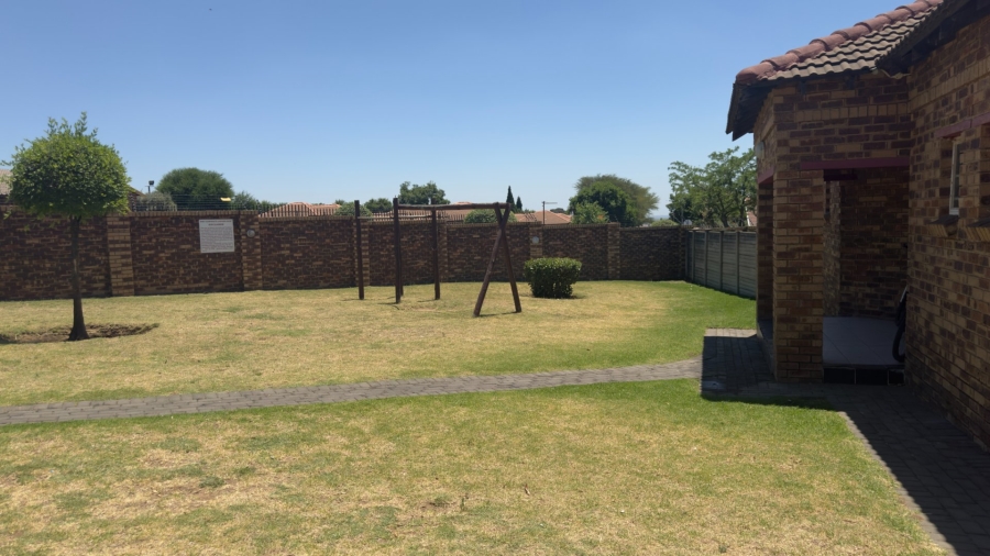 2 Bedroom Property for Sale in Noordwyk Gauteng