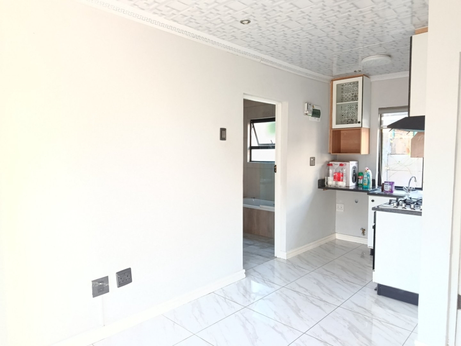 To Let 2 Bedroom Property for Rent in Heuweloord Gauteng