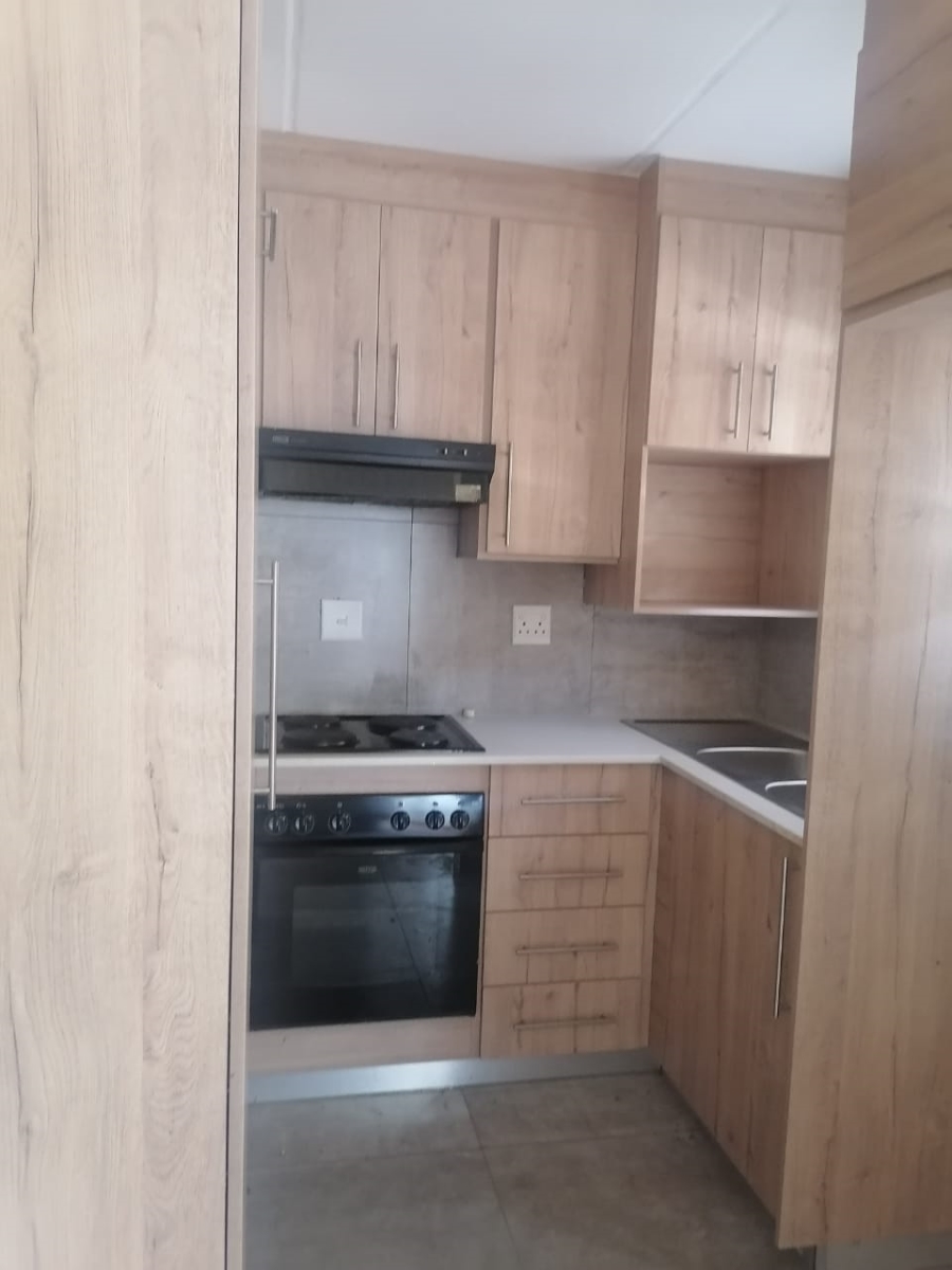 To Let 2 Bedroom Property for Rent in Noordwyk Gauteng