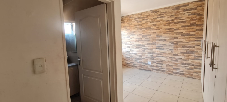 To Let 3 Bedroom Property for Rent in Lenasia Ext 1 Gauteng