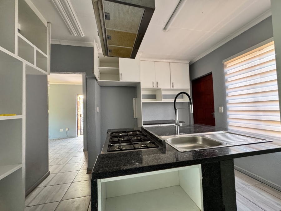 To Let 3 Bedroom Property for Rent in Halfway Gardens Gauteng