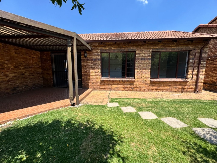 To Let 3 Bedroom Property for Rent in Halfway Gardens Gauteng