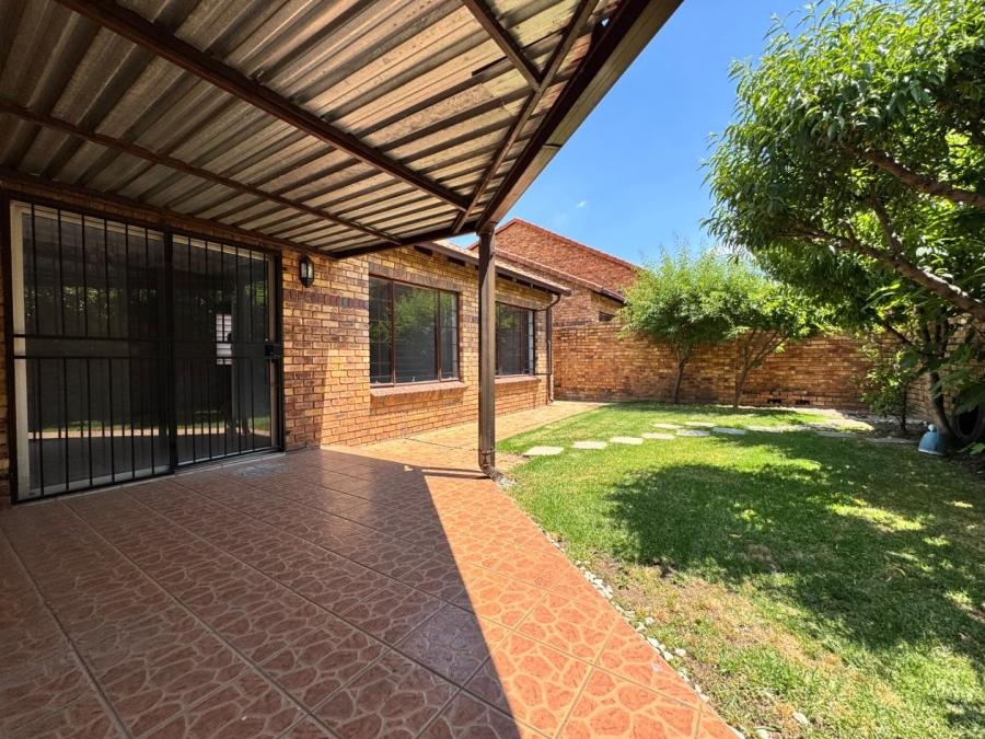 To Let 3 Bedroom Property for Rent in Halfway Gardens Gauteng