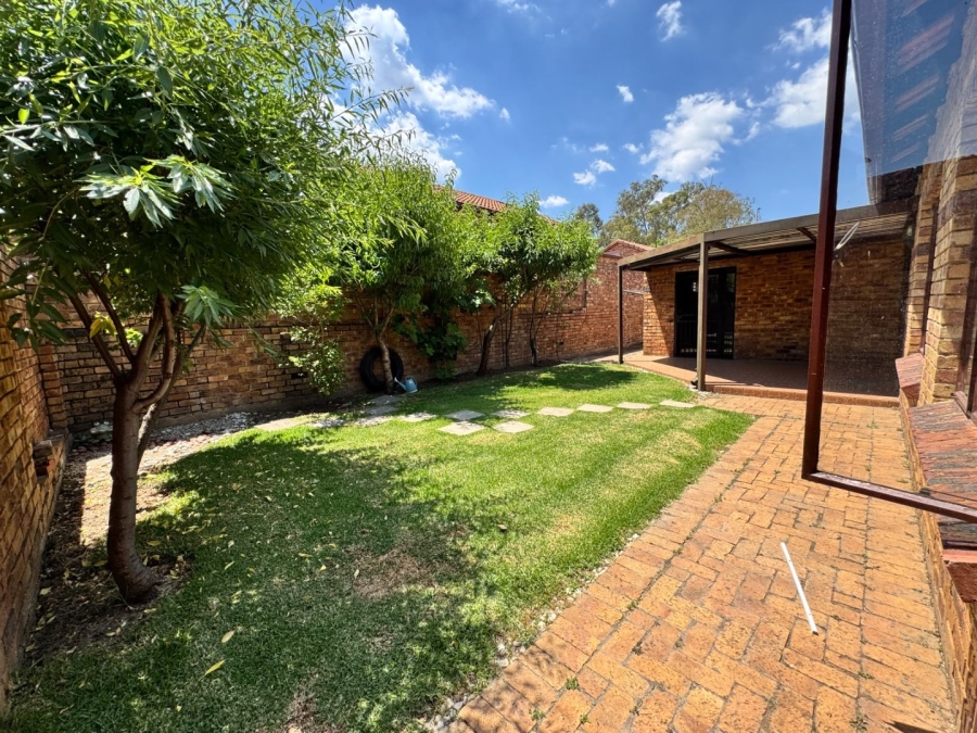 To Let 3 Bedroom Property for Rent in Halfway Gardens Gauteng