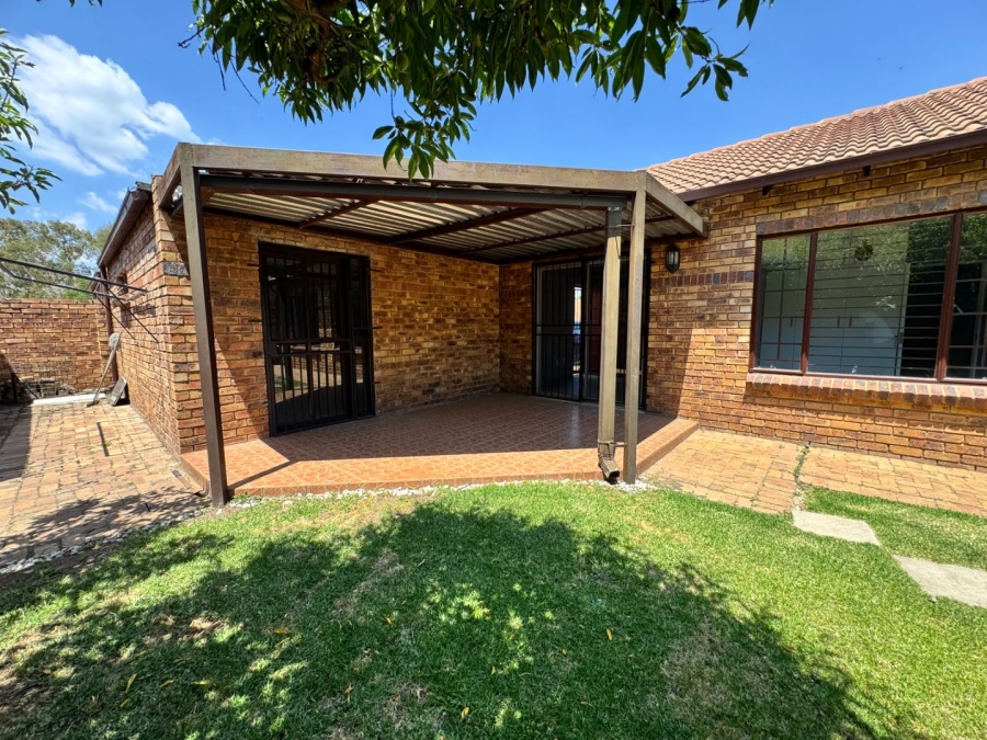 To Let 3 Bedroom Property for Rent in Halfway Gardens Gauteng