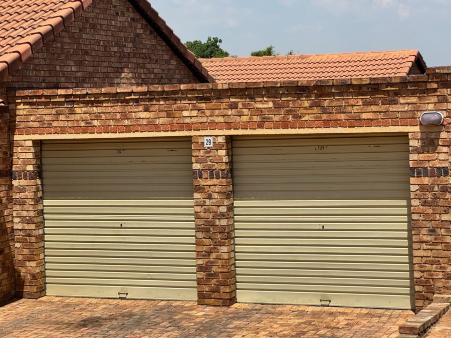 To Let 3 Bedroom Property for Rent in Halfway Gardens Gauteng