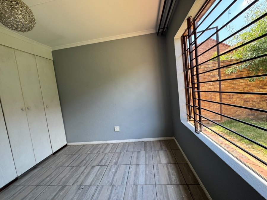 To Let 3 Bedroom Property for Rent in Halfway Gardens Gauteng