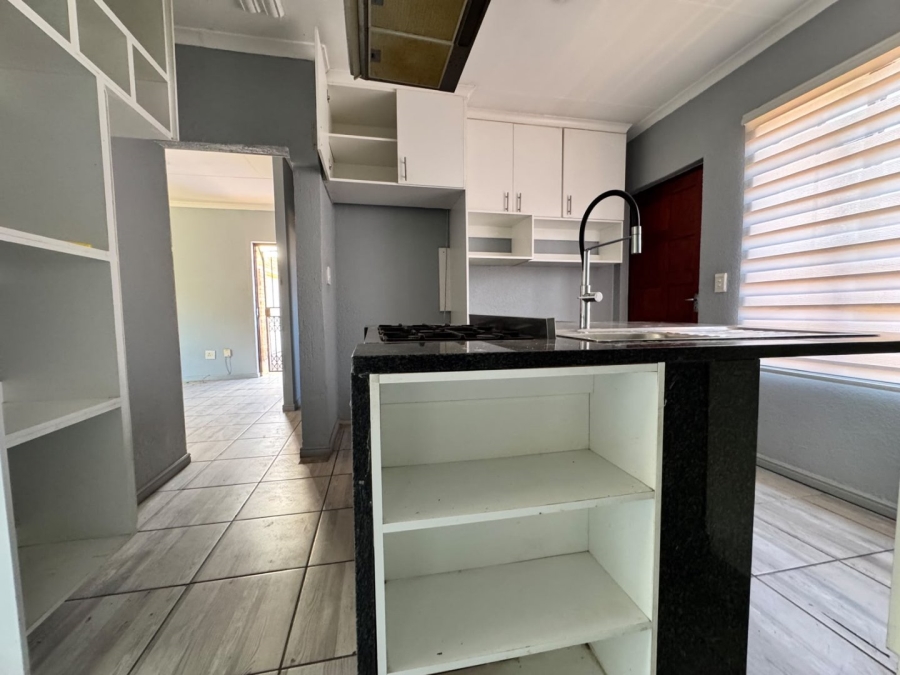 To Let 3 Bedroom Property for Rent in Halfway Gardens Gauteng