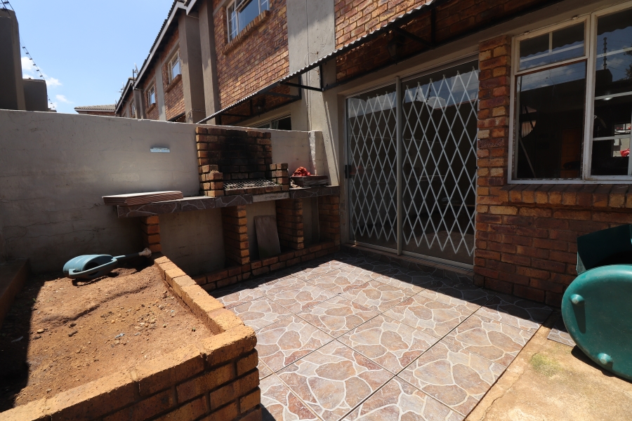 To Let 2 Bedroom Property for Rent in Birchleigh Gauteng