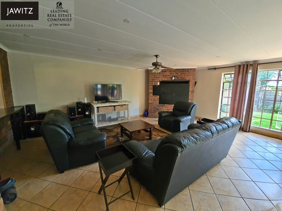 To Let 4 Bedroom Property for Rent in Zwartkop Gauteng