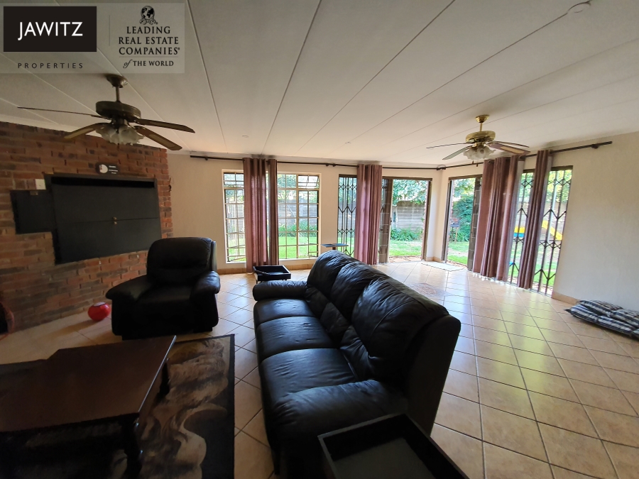 To Let 4 Bedroom Property for Rent in Zwartkop Gauteng