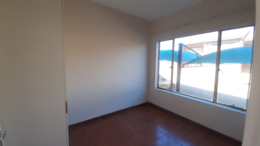 2 Bedroom Property for Sale in Meredale Gauteng