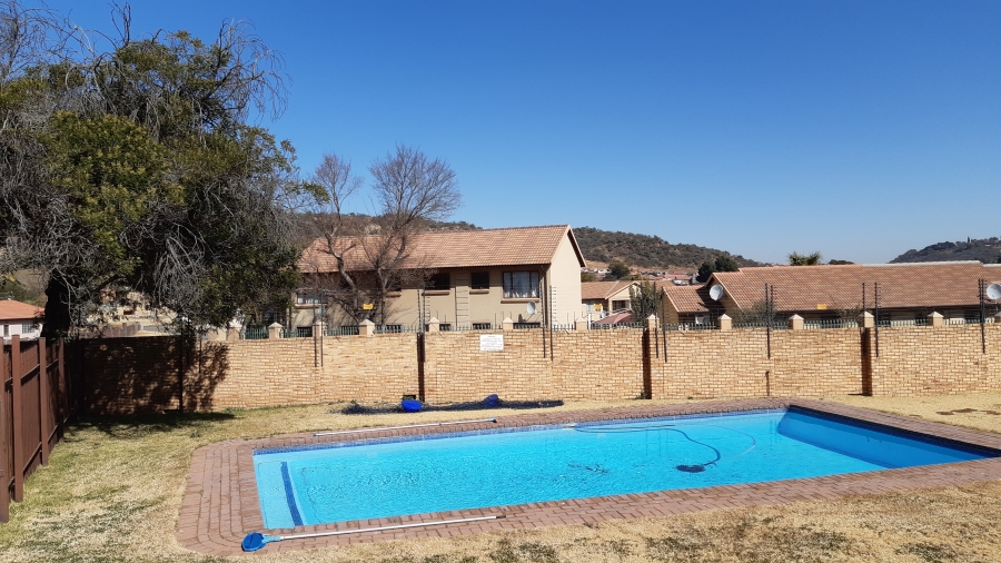 2 Bedroom Property for Sale in Meredale Gauteng