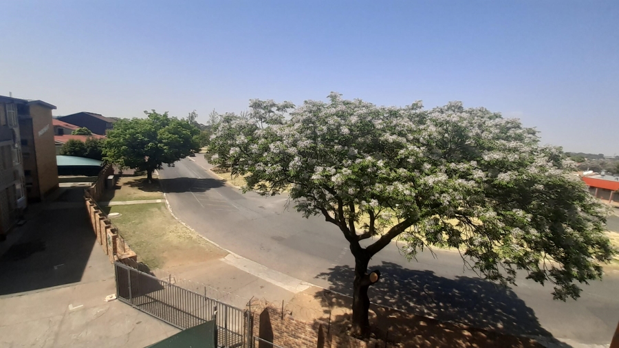 To Let 2 Bedroom Property for Rent in Randhart Gauteng