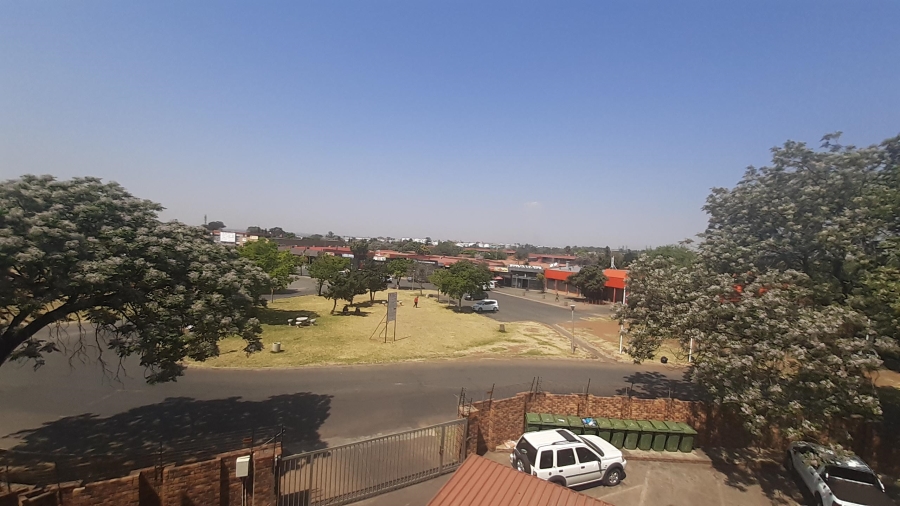 To Let 2 Bedroom Property for Rent in Randhart Gauteng