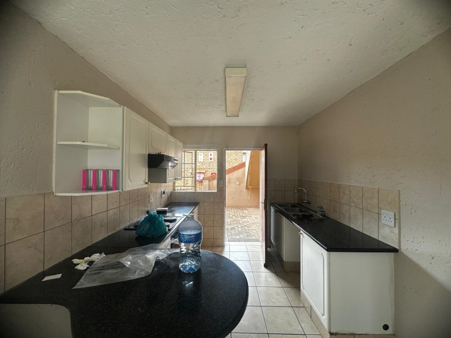 To Let 2 Bedroom Property for Rent in Kenleaf Gauteng