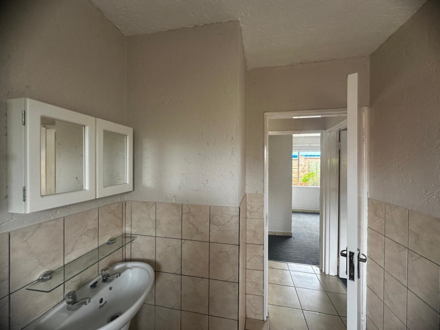 To Let 2 Bedroom Property for Rent in Kenleaf Gauteng