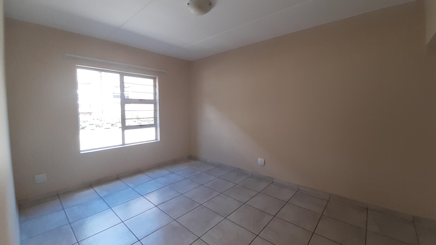 To Let 3 Bedroom Property for Rent in Radiokop Gauteng