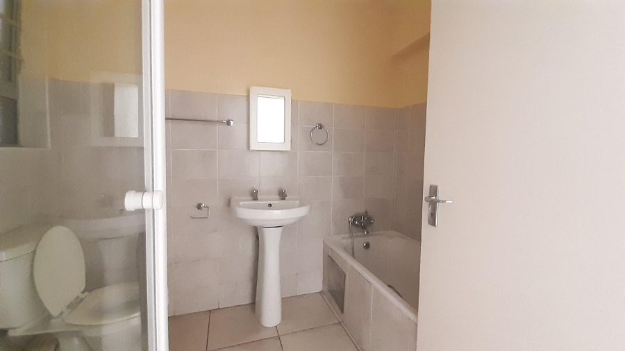 To Let 3 Bedroom Property for Rent in Radiokop Gauteng