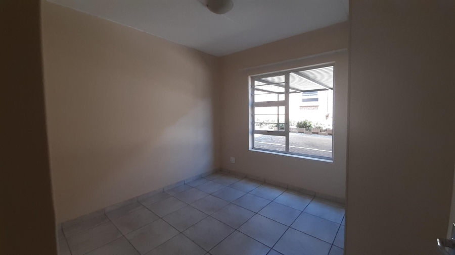 To Let 3 Bedroom Property for Rent in Radiokop Gauteng