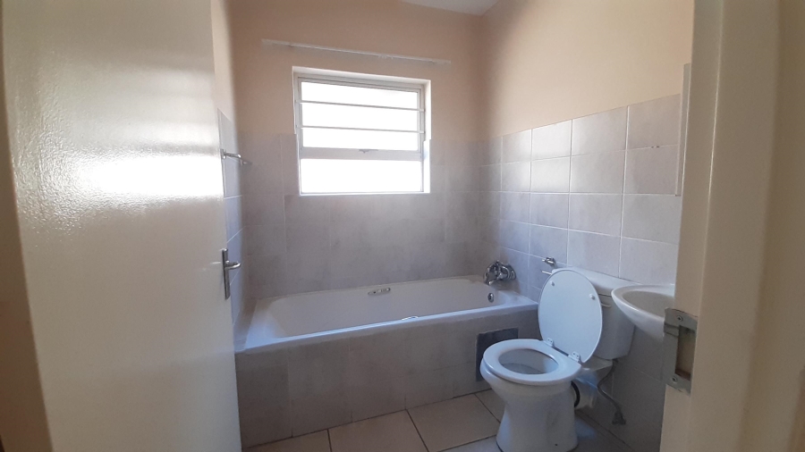 To Let 3 Bedroom Property for Rent in Radiokop Gauteng