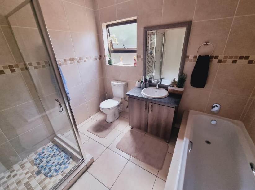 2 Bedroom Property for Sale in Mulbarton Gauteng