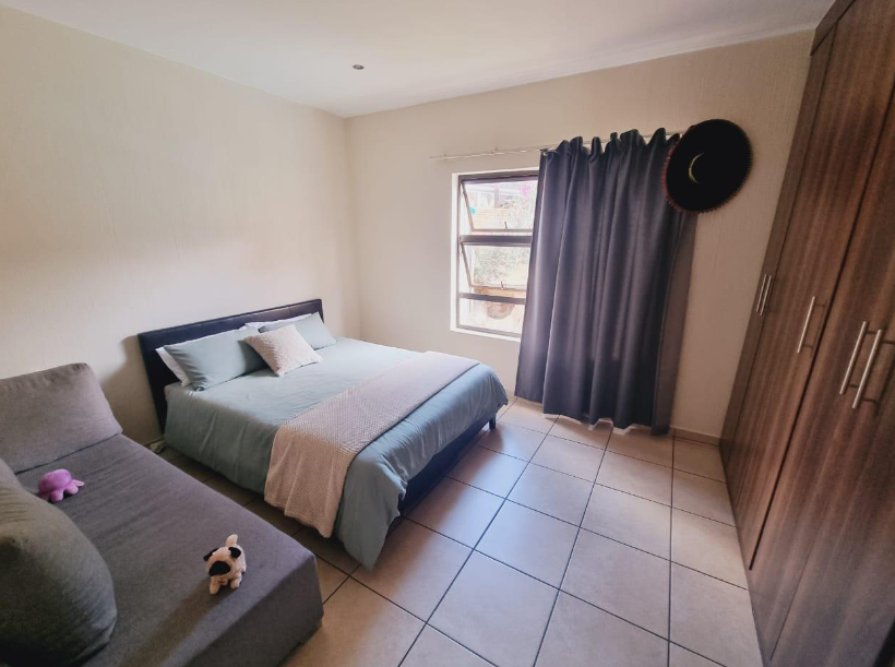 2 Bedroom Property for Sale in Mulbarton Gauteng