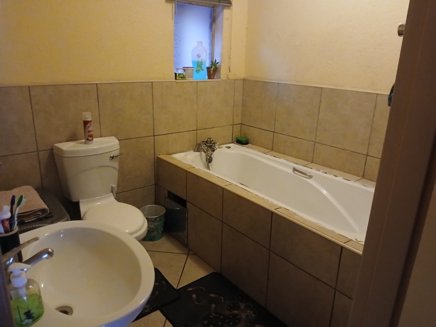 To Let 1 Bedroom Property for Rent in Krugersrus Gauteng