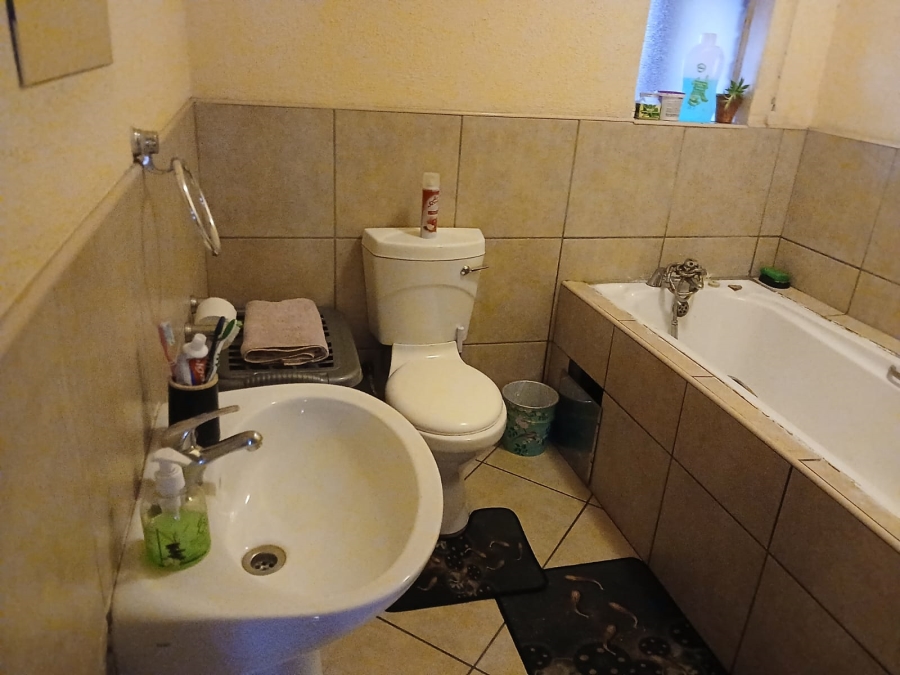 To Let 1 Bedroom Property for Rent in Krugersrus Gauteng