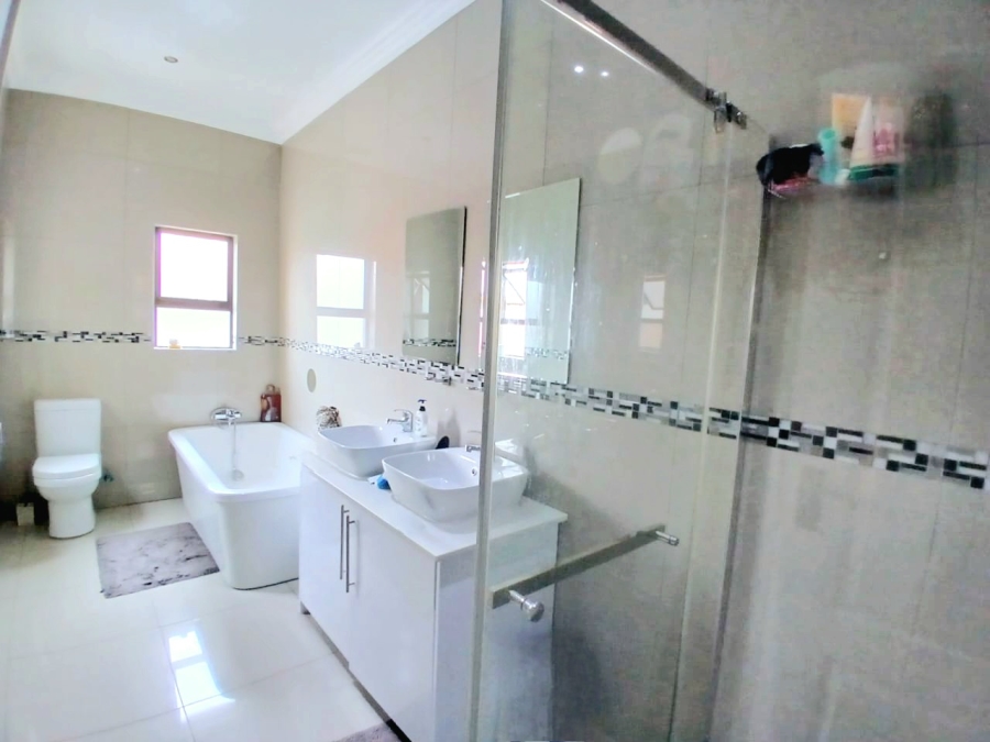 3 Bedroom Property for Sale in Blue Valley Golf Estate Gauteng